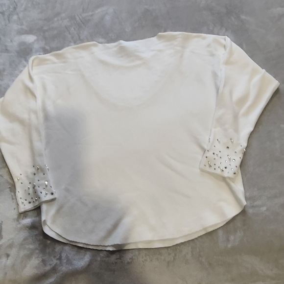 Liv Milano sweater w/pearl and rhinestones - Picture 3 of 7